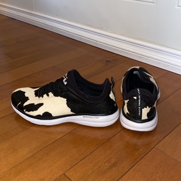 APL Iconic Phantom Black / White / Cow Running Shoes - Picture 6 of 10